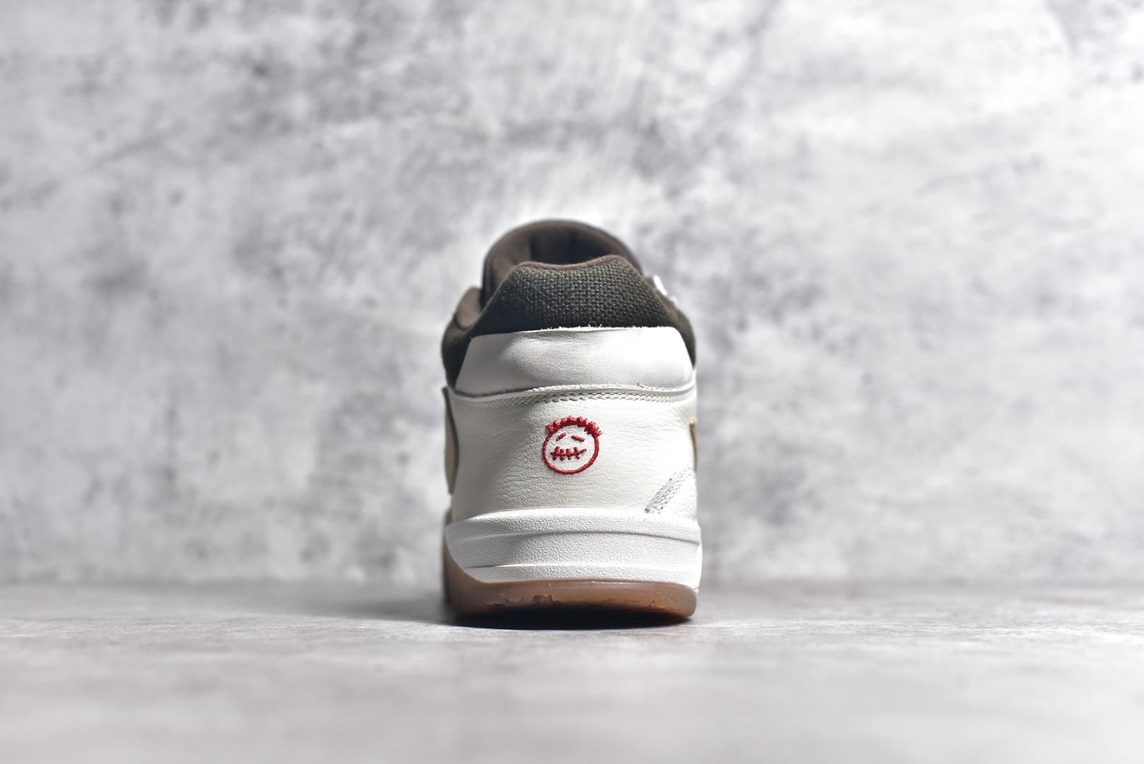 FZ8117-100,AJ1 x TS,AJ1倒钩板鞋,乔丹倒钩板鞋 FZ8117-100,AJ1 x TS,AJ1倒钩板鞋,乔丹倒钩板鞋