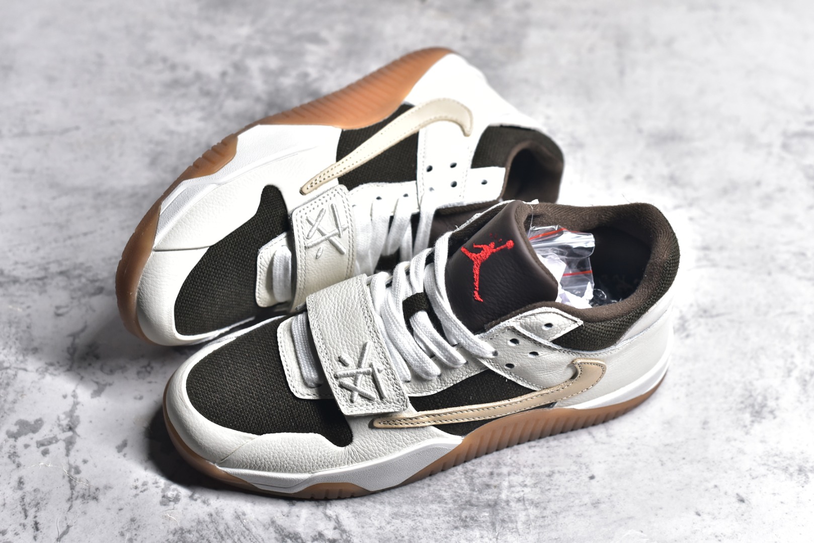 FZ8117-100,AJ1 x TS,AJ1倒钩板鞋,乔丹倒钩板鞋 FZ8117-100,AJ1 x TS,AJ1倒钩板鞋,乔丹倒钩板鞋