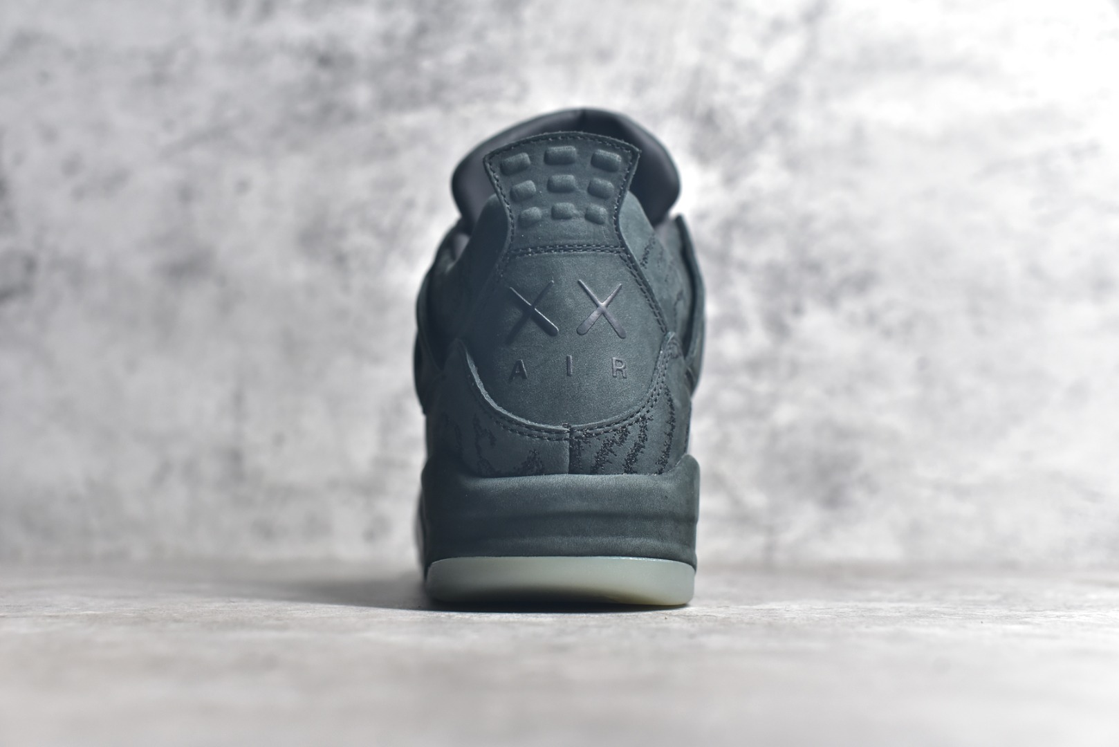 AJ4 KAWS联名,930155-001,AJ4黑色 AJ4 KAWS联名,930155-001,AJ4黑色