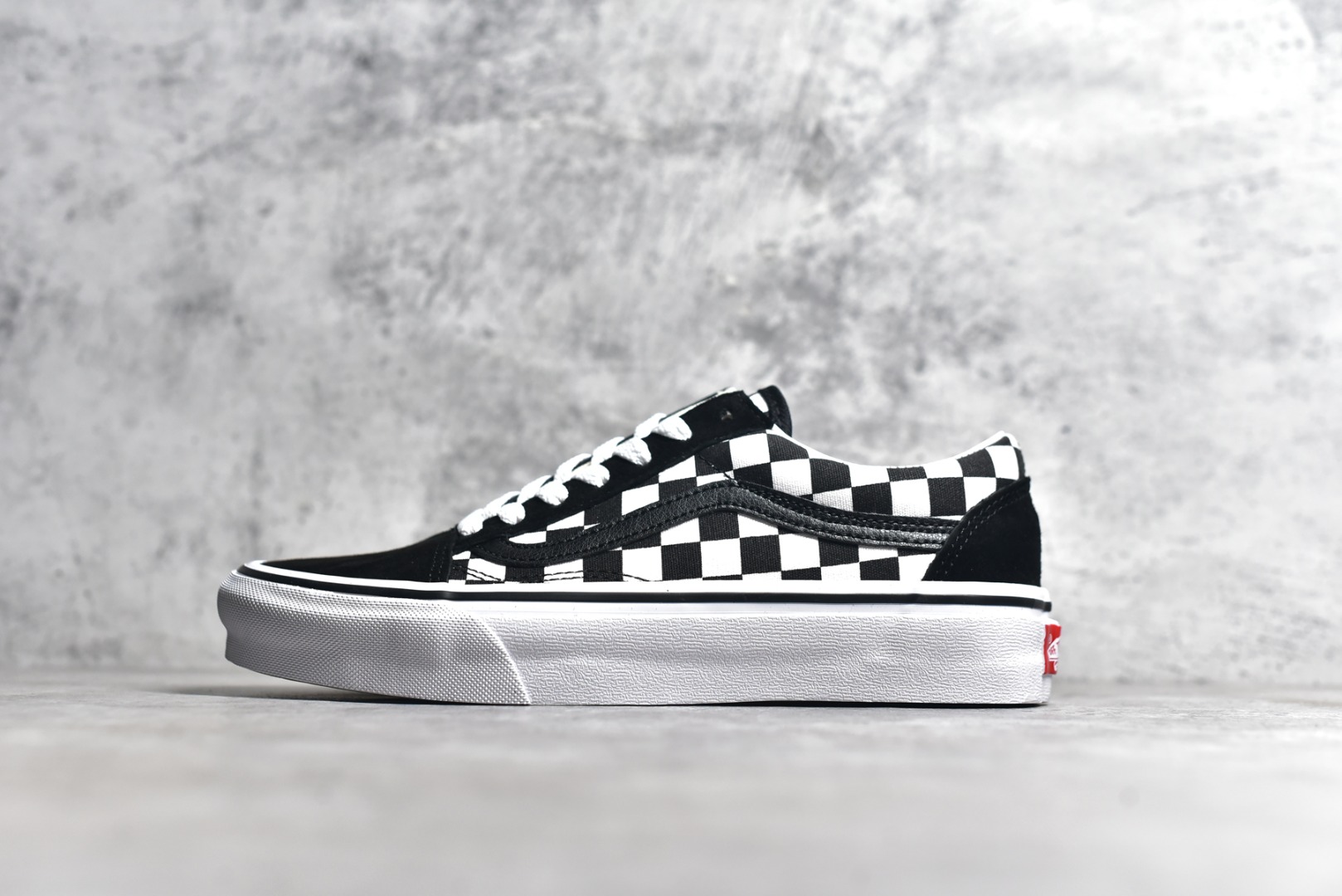 VN000D56BZW,万斯黑白棋盘格 VN000D56BZW,万斯黑白棋盘格