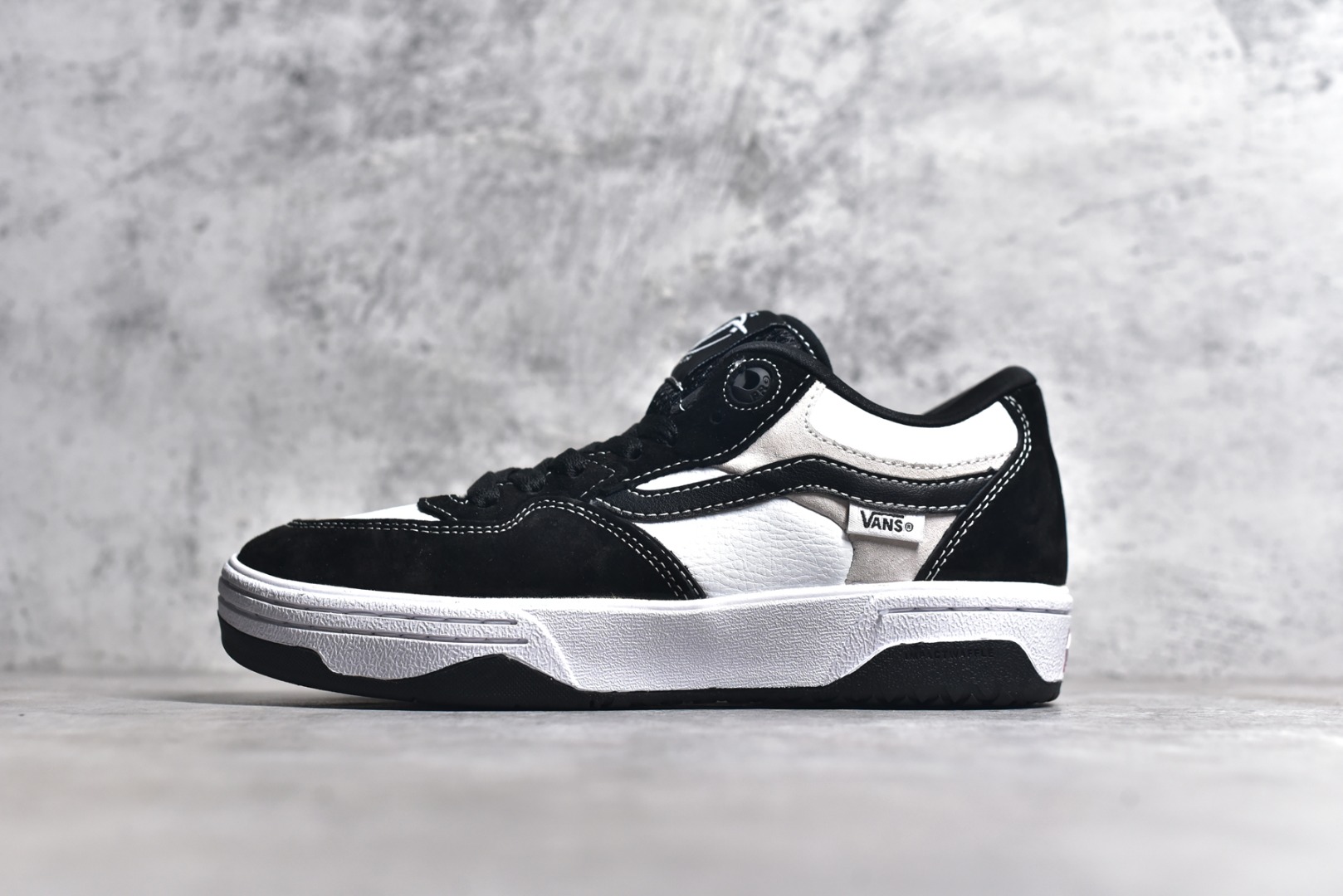 VN0A2Z3IBYB,Vans Rowan 2
