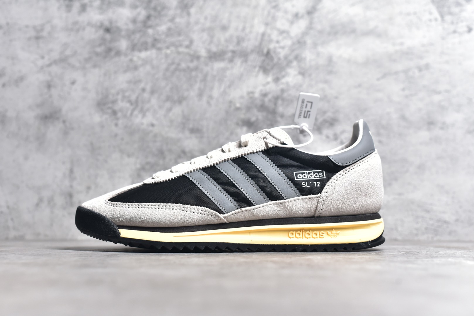 JI2498,阿迪达斯灰黑跑鞋,adidas SL72 JI2498,阿迪达斯灰黑跑鞋,adidas SL72